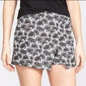 MICHAEL MICHAEL KORS || NWT - Black & White Palm Leaf Print Skort. Sz. 8